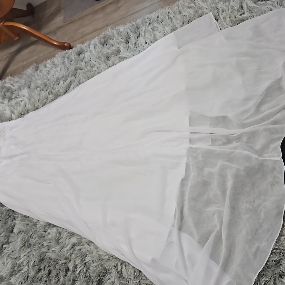 New Gorgeous Wedding Gown - Picture 13 of 17